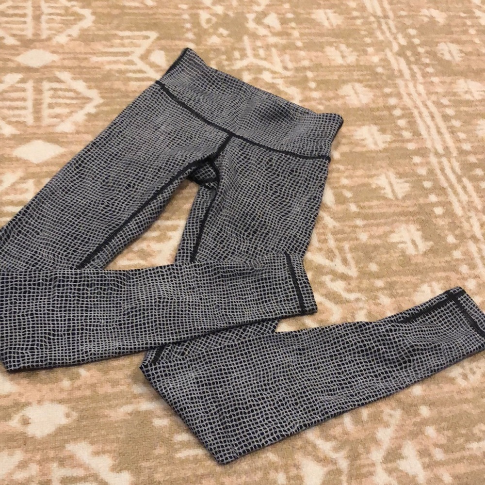 Lululemon wunder under sz 2 black white - Picture 1 of 4